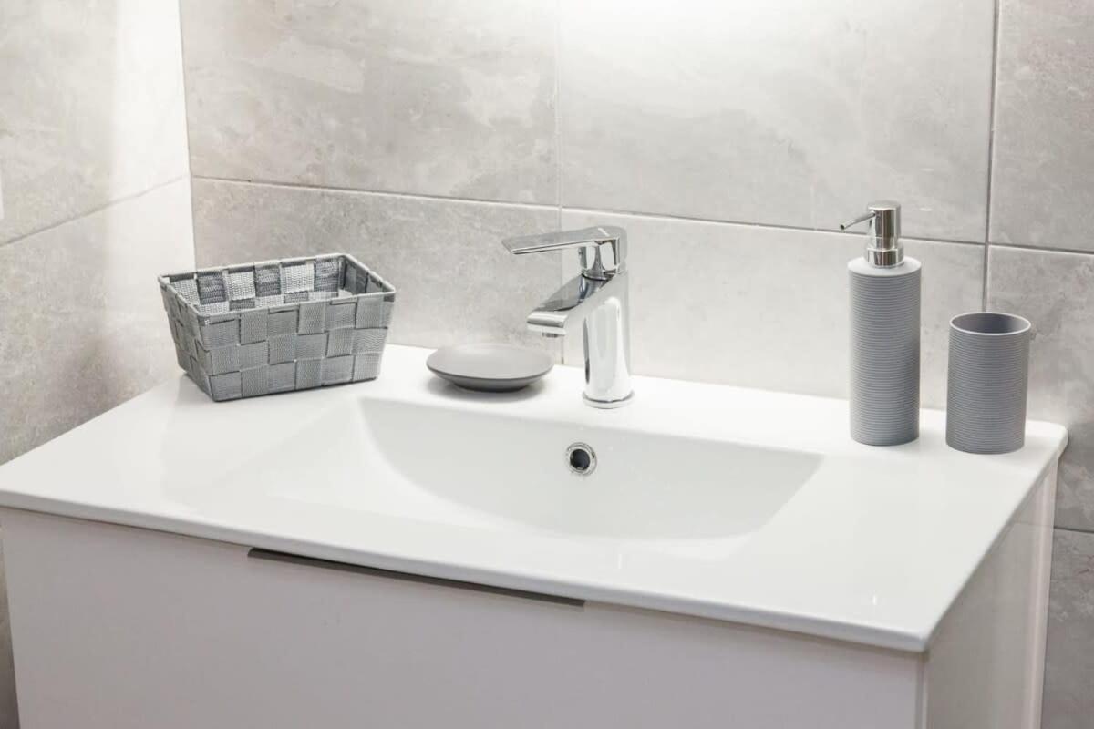 Beautiful New Apartment In Petralona Афины Экстерьер фото